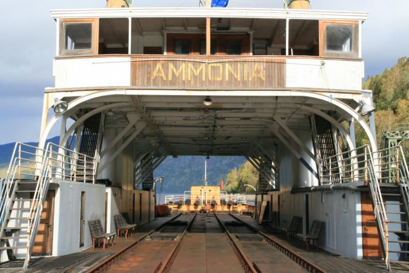 Blick ber das Eisenbahndeck der 1929 gebauten D/F  Ammonia . Mit der Fhre wurden die Zge der Rjukanbanen ber den Tinnsj transportiert. Weitere Bilder und Infos gibt es bei Schiffbilder.de. Ml, 27.09.2009