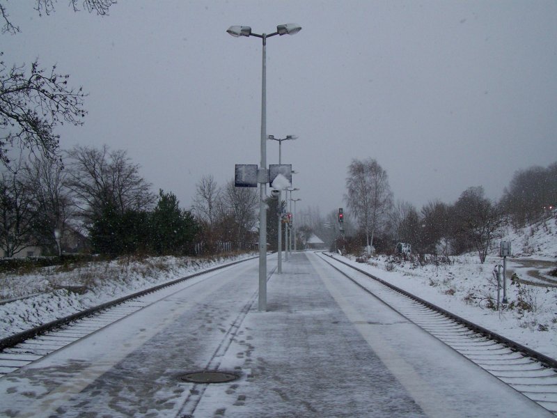 Blick ber den verschneiten Bahnhof Oberkochen am 10.November 2007