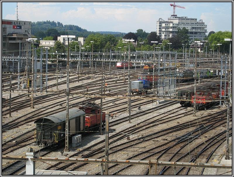 Blick ber das westlichen Gleisvorfeld des Berner Bahnhofs. Die Aufnahme stammt vom 26.07.2008.