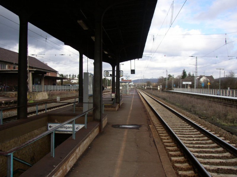 Blickrichtung Koblenz im Wittlicher Hauptbahnhof. Dieses Bild wurde von Gleis 2 / 3 aufgenommen!