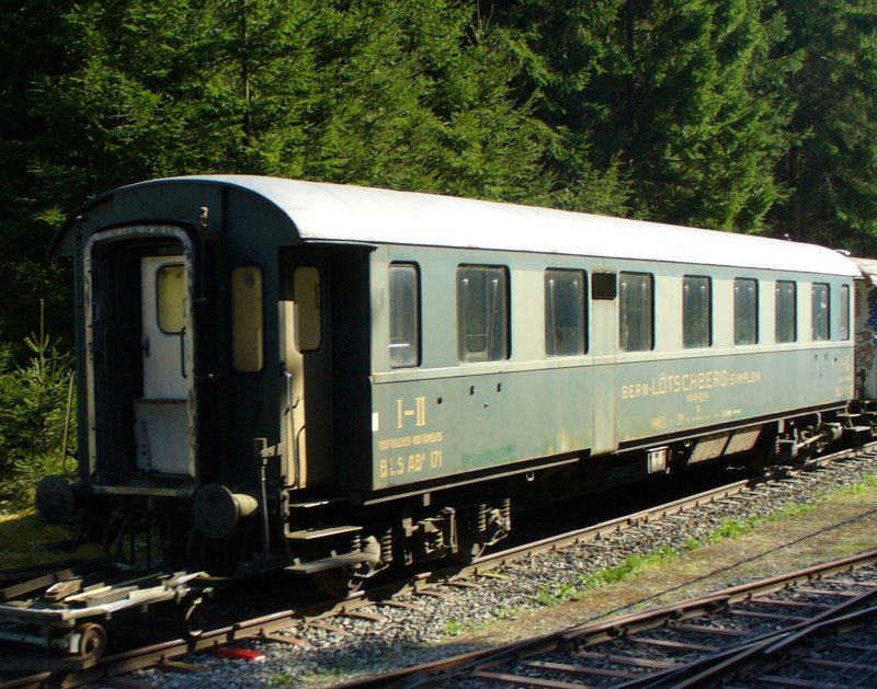 BLS .. Olteimer Personenwagen AB 171 Abgestellt zwischen Huttwil und Drrenroth .. Foto vom 14.04.2007