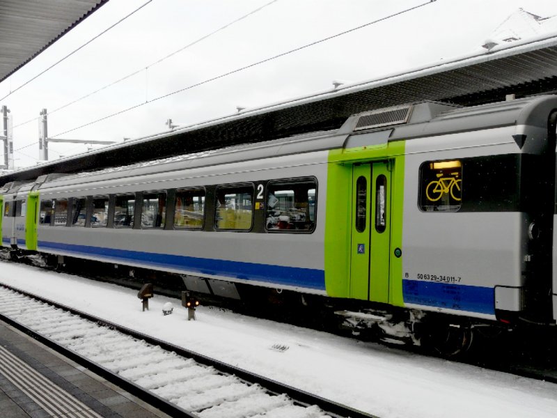 bls - 2 Kl. Personenwagen  B 50 63 29-34 011-7 im Bahnhofsareal von Spiez am 12.12.2008