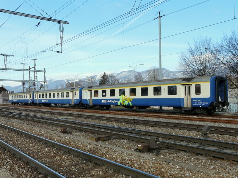 bls - 3 Personenwagen 1 Kl. A  805 + 812 + 804 in Solothurn am 15.03.2009