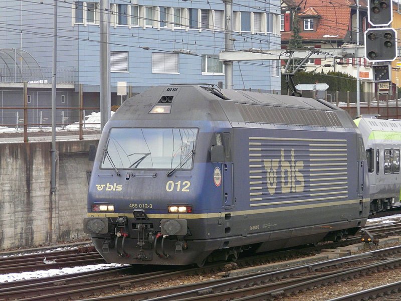 bls - 465 012-3 unterwegs in Spiez am 28.12.2008