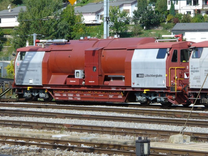 BLS - Abgsetellter Tanklschwagen Xas 80 63 980 6 059-0 im Bahnhofsareal von Brig am 20.09.2007