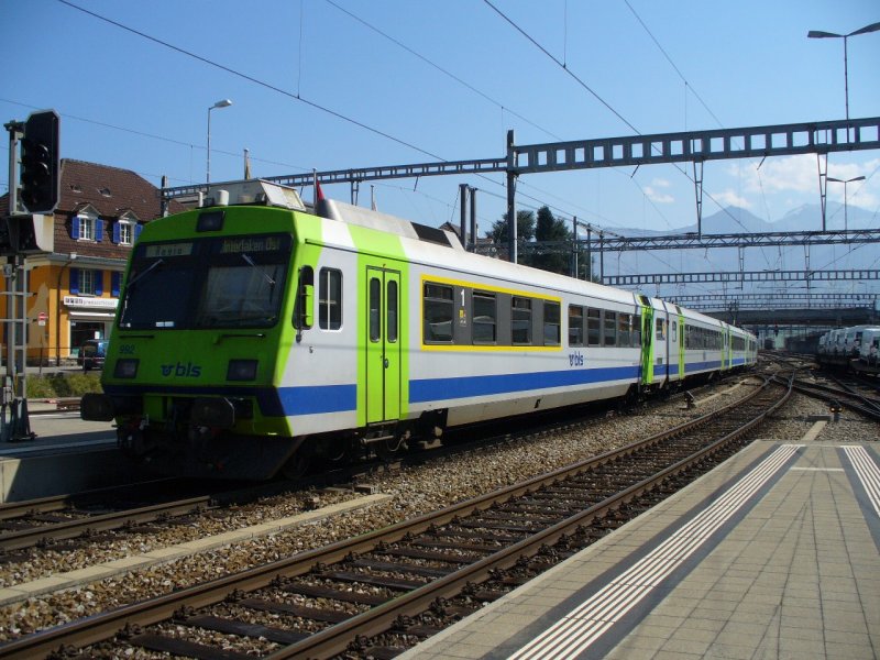bls - Ausfahrender Pendelzug im Bahnhof von Spiez am Schluss der Steuerwagen Abt 50 63 39-33 992-1 .. Foto vom 13.09.2007