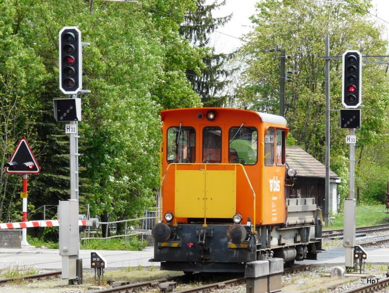 bls - Baudienst Tm 2/2 236 371-1 bei der Einfahrt in den Bahnhof von Halse-Regsau am 09.05.2009