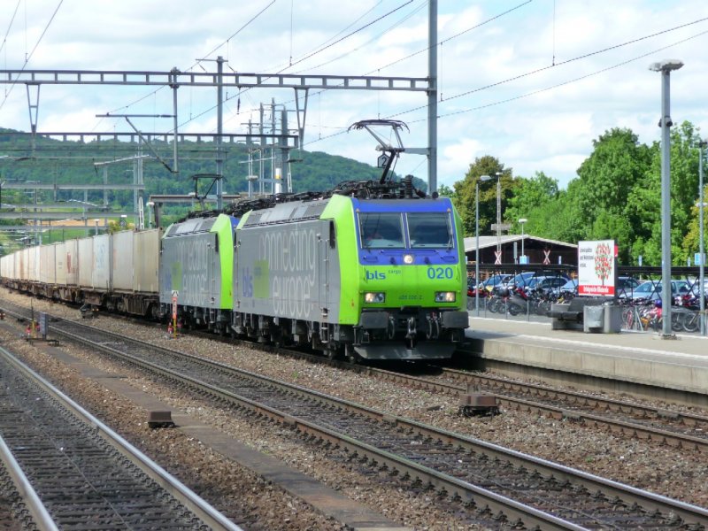 BLS - bls Gterzug mit den Lok`s 485 020 + 485 ... bei der durchfahrt in Liestal am 03.08.2008