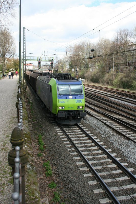 BLS cargo Re 485 006-1 bei der Ausfahrt aus Offenburg am 13.04.2008.
