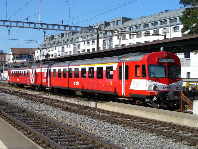 bls - Ehemaliger RM Pendelzug mit Steuerwagen ABt 923 und Triebwagen RBDe 4/4  223 im Bahnhof Thun am 20.09.2007