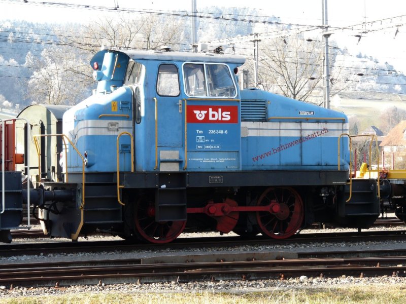 bls - ex RM Rangierlok Tm 2/2 236 340-6 im Werksttteareal von Oberburg am 22.12.2007