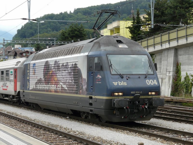 bls - Lok 465 004-0 vor Rolla im Bahnhof von Spiez am 20.06.2009