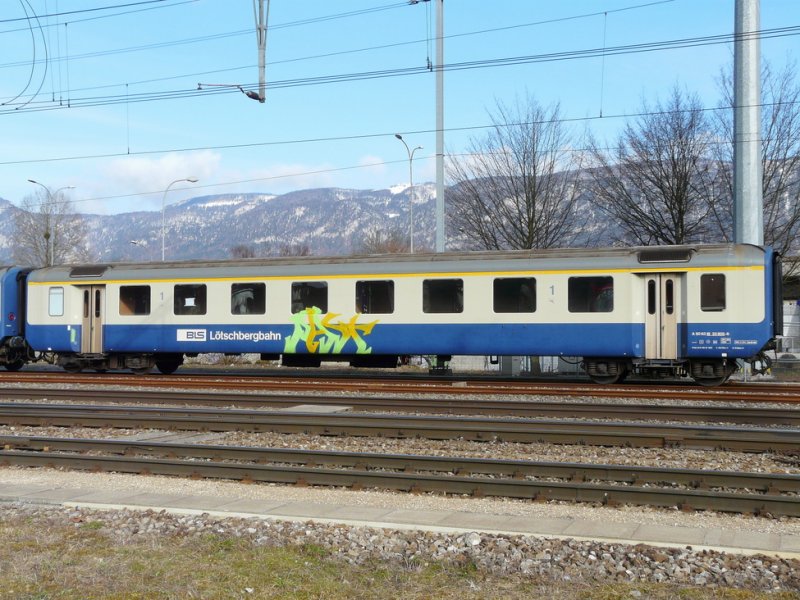 bls - Personenwagen 1 Kl. A 50 63 18-33 805-6 zum Ausschlachten in Solothurn am 15.03.2009