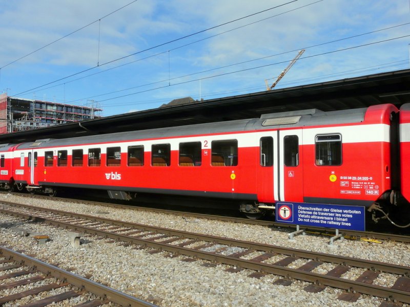 bls - Personenwagen 2 Kl. B 50 38 29-34 505-0 ( ex RM ) in Solothurn am 15.03.2009