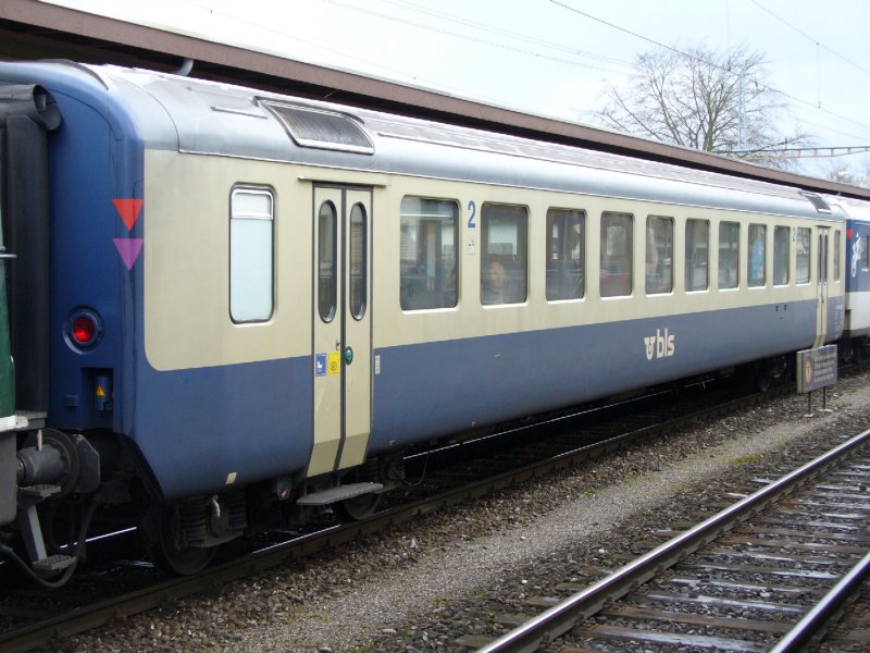 bls - Personenwagen EW II  B 50 63 20-33 716-1 in einem Saalenweidli Pendelzug in Lyss am 03.03.2007