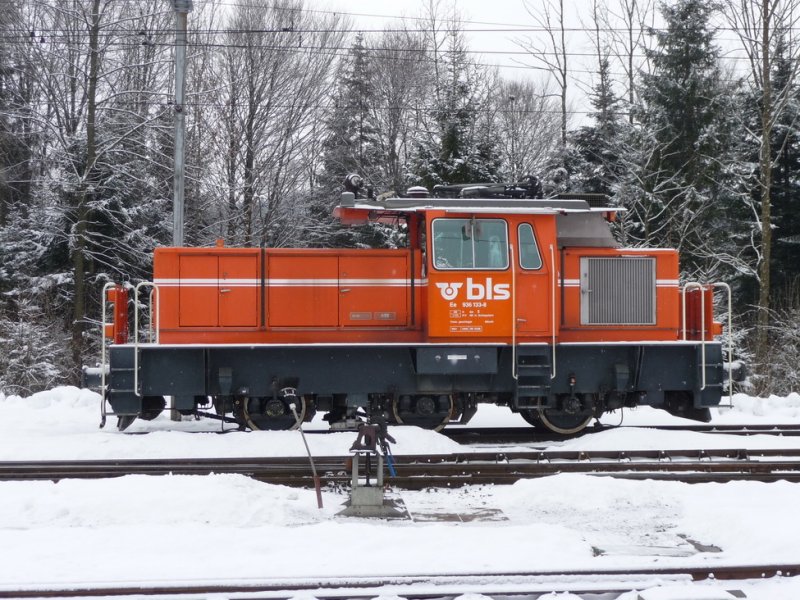 bls - Rangierlok Ee 3/3  936133-8 in Ramsei am 14.02.2009