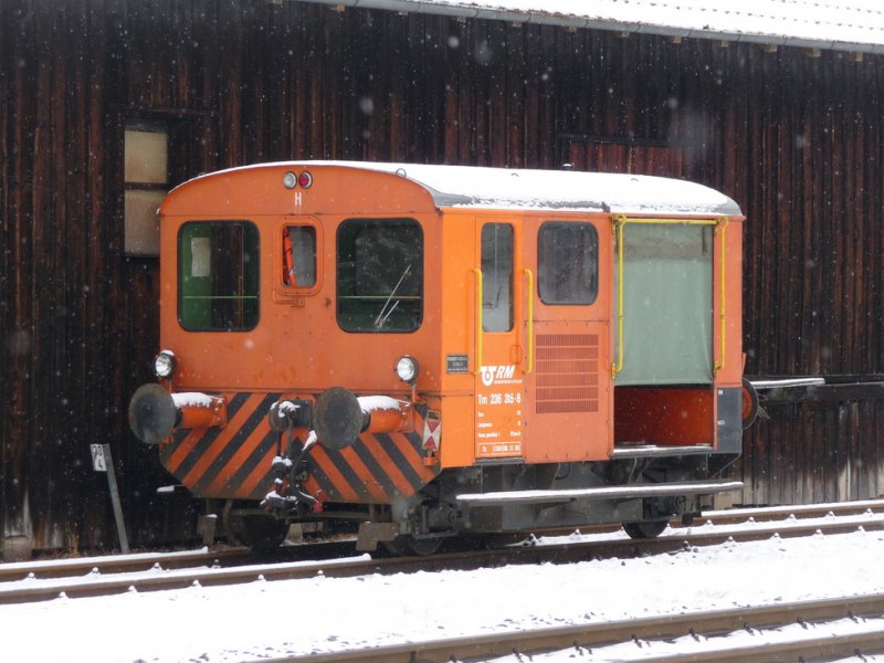 bls - Rangierlok Tm 2/2 236 315-8 abgestellt in Ltzelflh am 14.02.2009