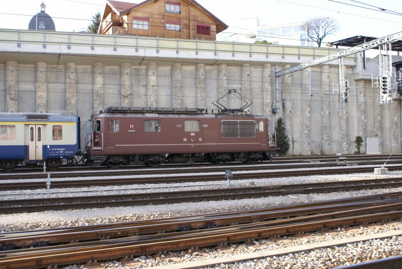 BLS Re 425 180 in Spiez, am 15.12.07