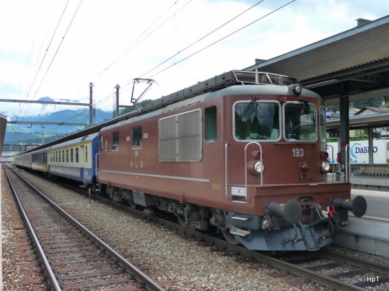 bls - Regio aus Interlaken mit der Re 4/4 193 im Bahnhof von Spiez am 06.06.2009