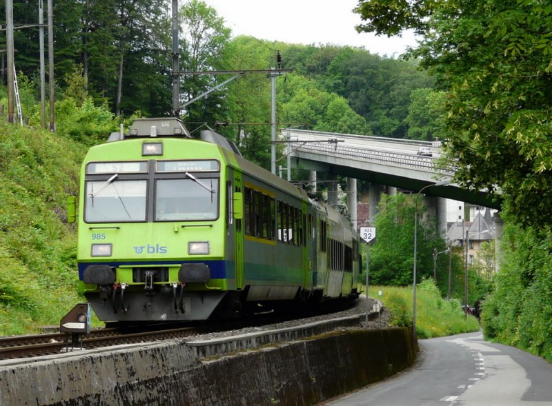 bls - Regio nach Bern - Langnau unterwegs zwischen Flamatt Dorf und Flamatt am 16.05.2009