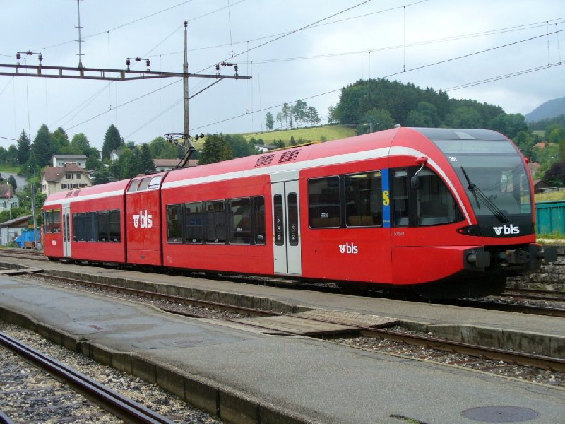 bls - Regionalzug nach Moutier mit Treibwagen Be 2/6  526 261 im Bahnhof von Tavannes am 08.07.2007