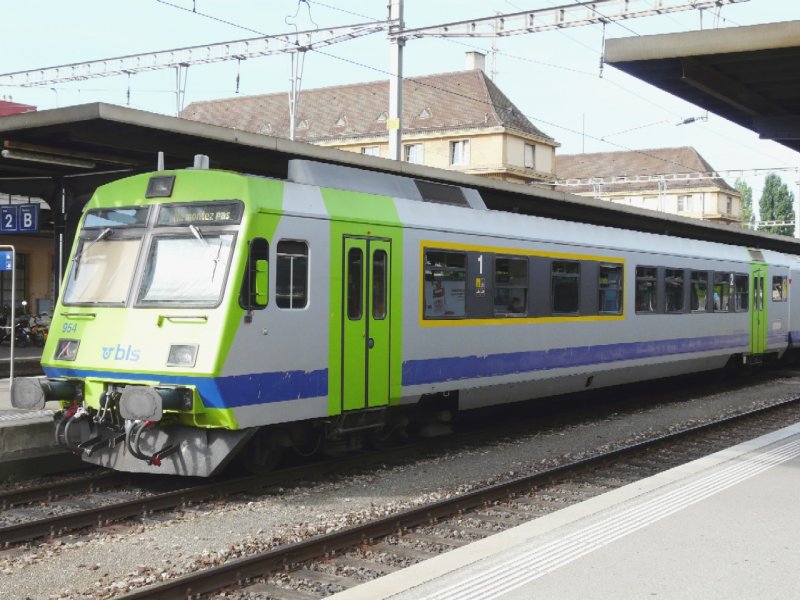 bls - Steuerwagen ABt 50 63 39-33 954-7 im Bahnhof von Neuchatel am 20.07.2008