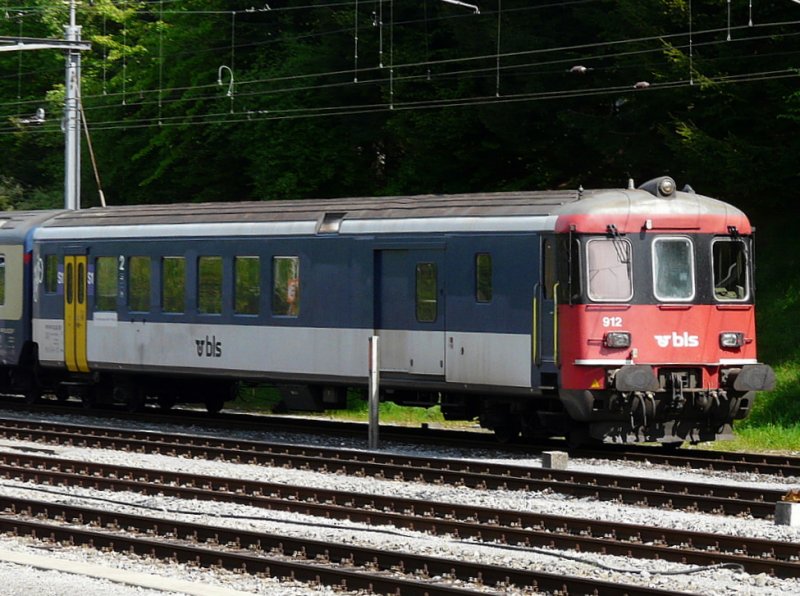 bls - Steuerwagen (ex SBB ) BDt 50 63 82-33 912-1 abgestellt im Bahnhofsareal von Bern am 03.05.2009
