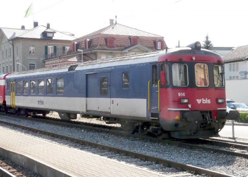 bls - Steuerwagen mit Gepckabteil ( ex SBB ) 50 63 82-33 914-7 abgestellt im Bahnhof von Burgdorf am 29.03.2008