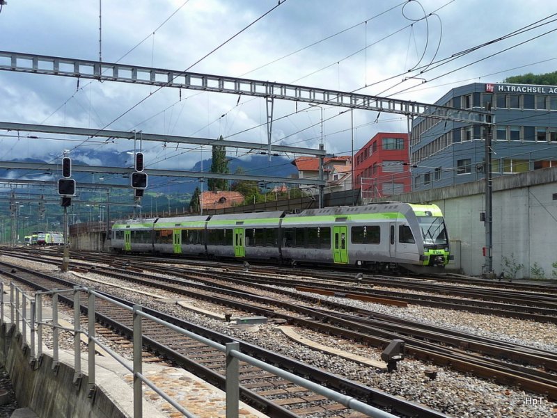 bls - Triebwagen L�tschberger RABe 535 103-6 im Bahnhofsareal von Spiez am 06.06.2009