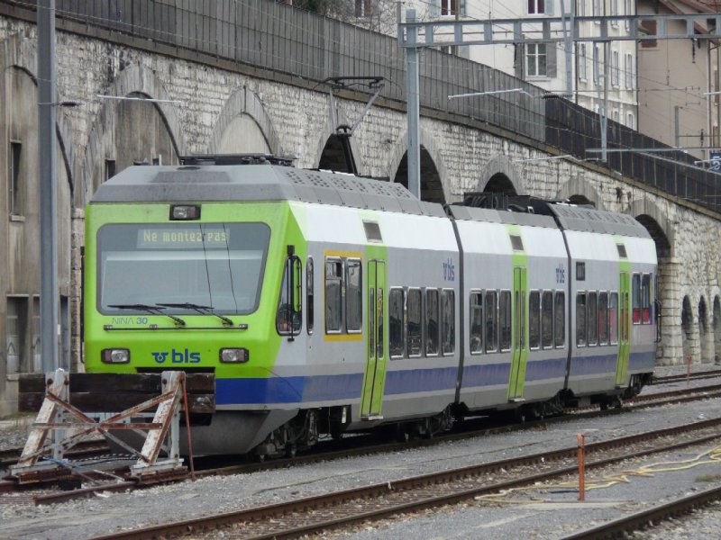 bls - Triebzug NINA 525 030 abgestellt in Neuchatel am 19.01.2008