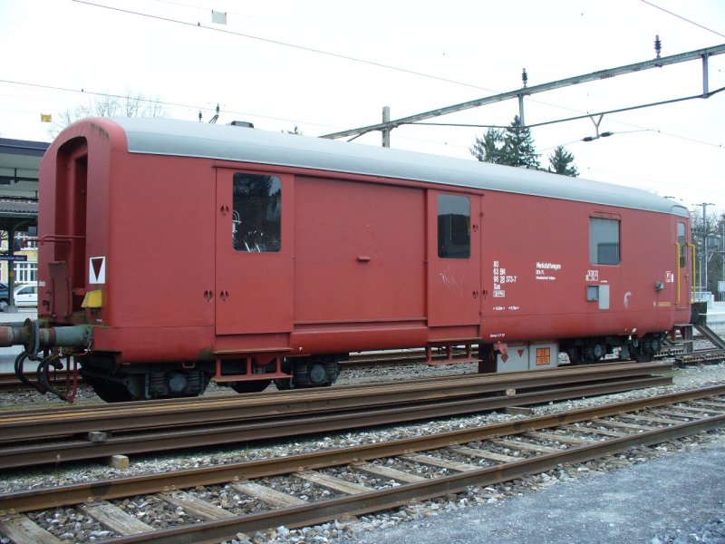 bls - Werkstattwagen Xas 80 63 983 8 373-7 im Bahnhof von Grenchen Nord am 16.12.2007