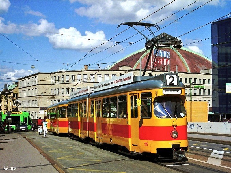 BLT Be 4/6 135 + B 1317 auf der BVB-Linie 2 auf der Margarethenbrcke / (H) Markthalle (20. August 2004). Bei der BLT werden die Be 4/6 nur als Nachlufer hinter Be 4/8 eingesetzt.