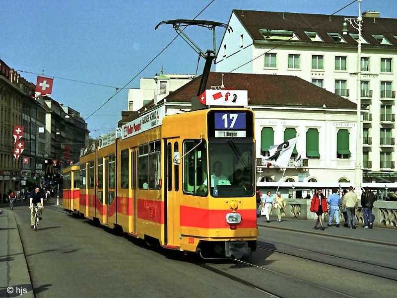 BLT Be 4/8 + B 1342 auf der Mittleren Brcke (9. Mai 2001)