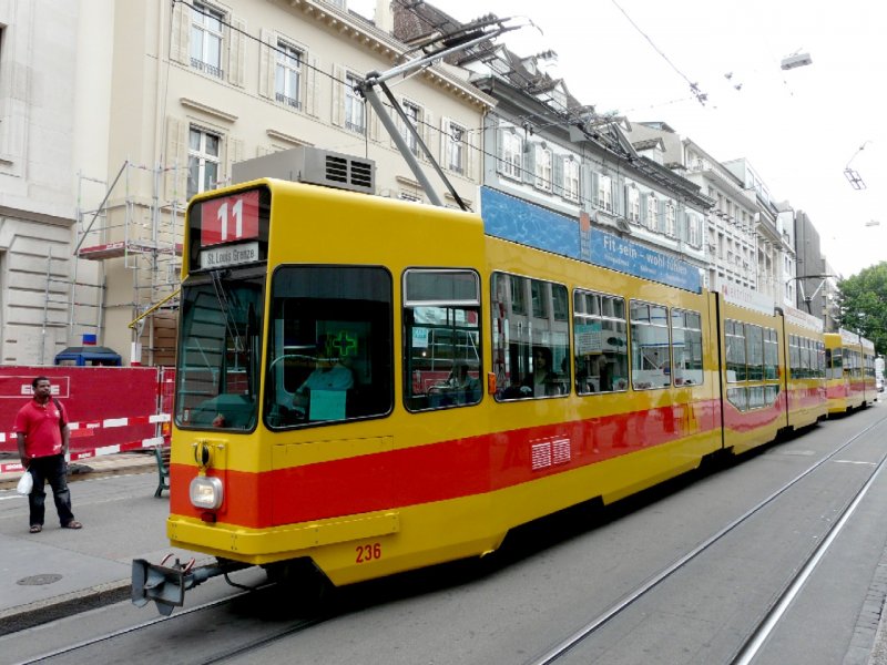 BLT - Be 4/8 236 und Be 4/6 unterwegs auf der Linie 11 am 12.07.2008