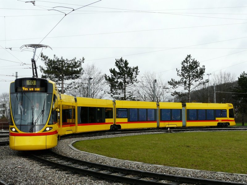 BLT - STADLER Prototyp  * TANGO-Premiere *  Be 6/10  151 unterwegs mit Publikumsrudfahrten im BLT Depot Hslimatt am 22.11.2008