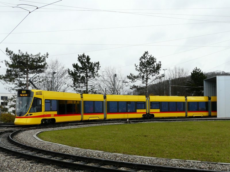 BLT - STADLER Prototyp * TANGO-Premiere * Be 6/10 151 unterwegs mit Publikumsrudfahrten im BLT Depot Hslimatt am 22.11.2008