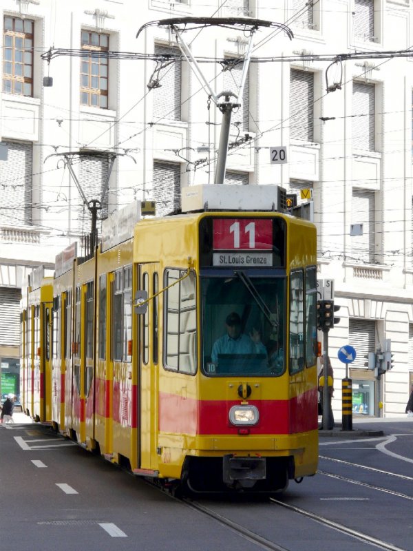 BLT - Strassenbahn Be 4/8 207 mit Be 4/6 unterwegs auf der Linie 11 in Basel am 15.03.2008