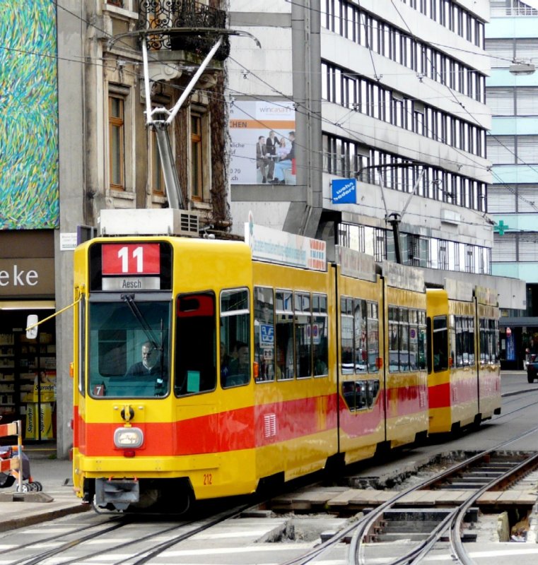 BLT - Strassenbahn Be 4/8 212 mit Be 4/6 unterwegs auf der Linie 11 in Basel am 15.03.2008