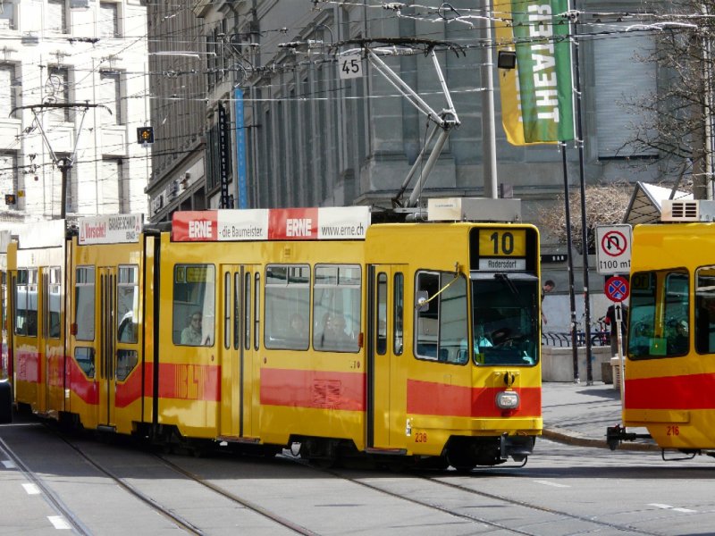 BLT - Strassenbahn Be 4/8 238 mit Be 4/6 unterwegs auf der Linie 10 in Basel am 15.03.2008