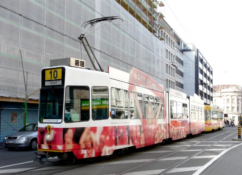 BLT - Strassenbahn Be 4/8 240 mit Werbung und mit Be 4/6 unterwegs auf der Linie 10 in Basel am 15.03.2008