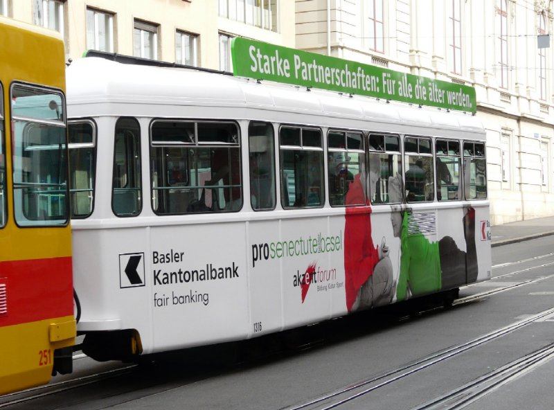 BLT - Tramanhnger B 1316 mit Werbung unterwegs in Basel am 15.03.2008