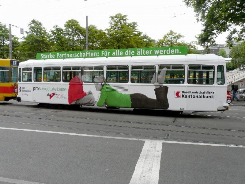 BLT - Tramanhnger B 1316 mit Werbung unterwegs auf der Linie 17 am 12.07.2008
