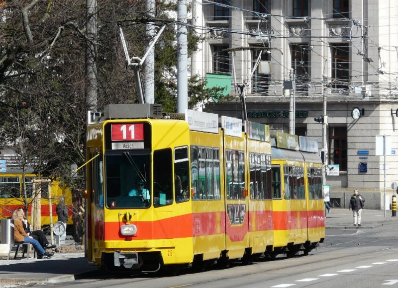 BLT - Triebwagen Be 4/8 215 mit Triebwagen Be 4/6 unterwegs in Basel am 15.03.2008