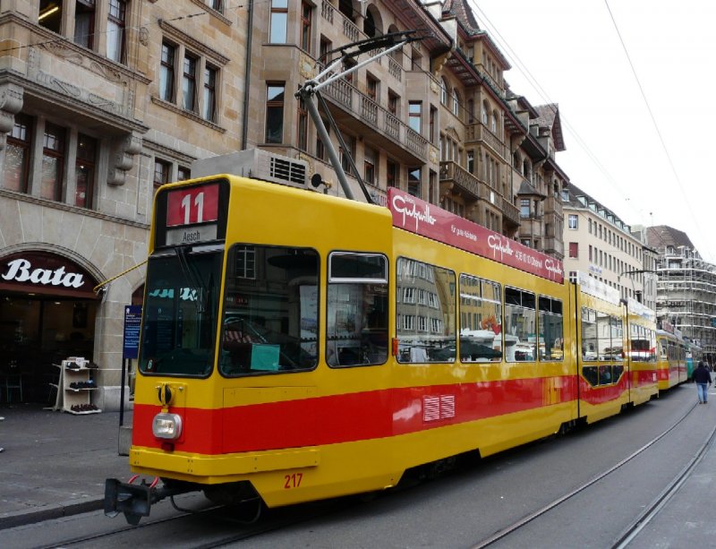 BLT - Triebwagen Be 4/8 217 mit Triebwagen Be 4/6 unterwegs in Basel am 15.03.2008