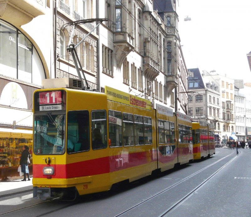 BLT - Triebwagen Be 4/8 219 zusammen mit  Be 4/6 unterwegs in Basel am 15.03.2008