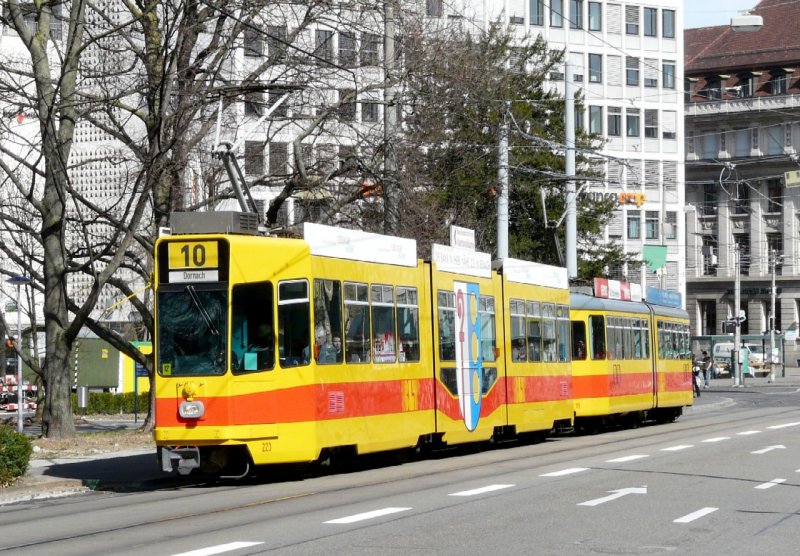BLT - Triebwagen Be 4/8 223 und mit einem Be 4/6 unterwegs in Basel am 15.03.2008