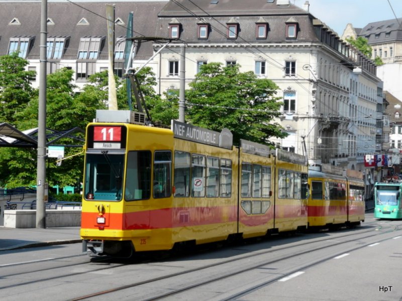 BLT - Triebwagen Be 4/8 235 + Be 4/6 unterwegs auf der Linie 11 in der Stadt Basel am 28.06.2009