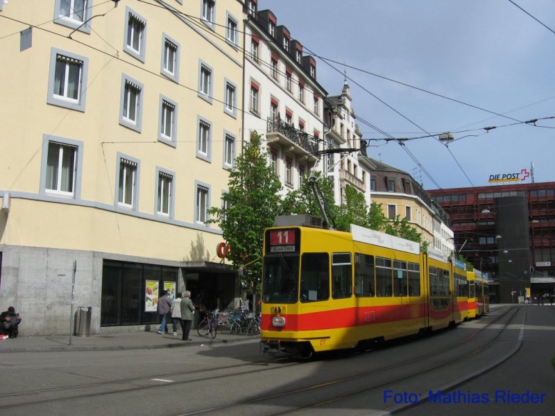 BLT- Zug beim Bahnhof SBB in Basel am 1. Mai 08