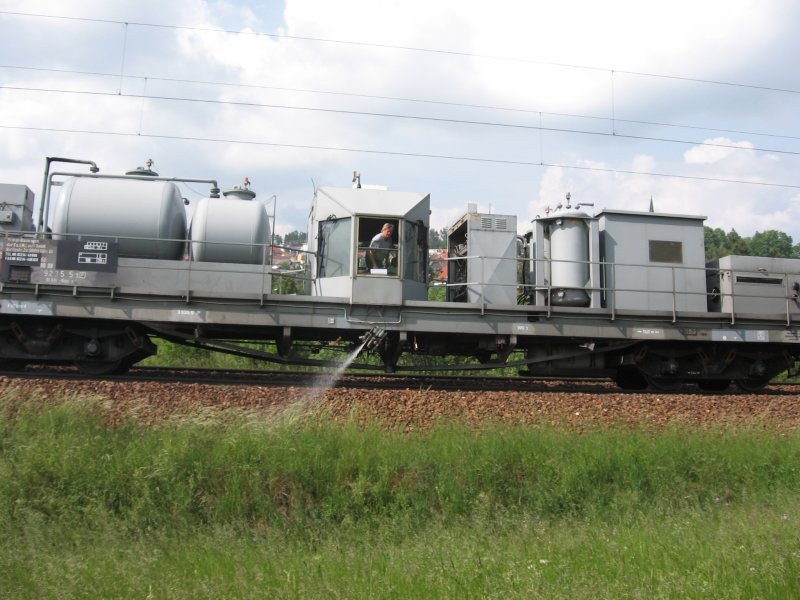 Blumengieer(Unkrautspritzzug) am km 70,0 der Schwarzwaldbahn 6.6.07