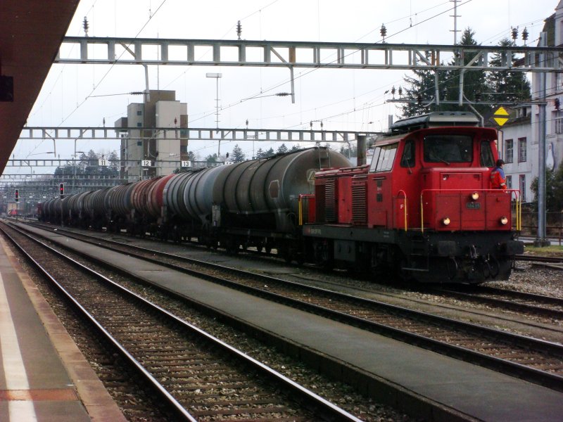 Bm 4/4 18435 mit Kesselwagen in Arth-Goldau am 20.03.2008
